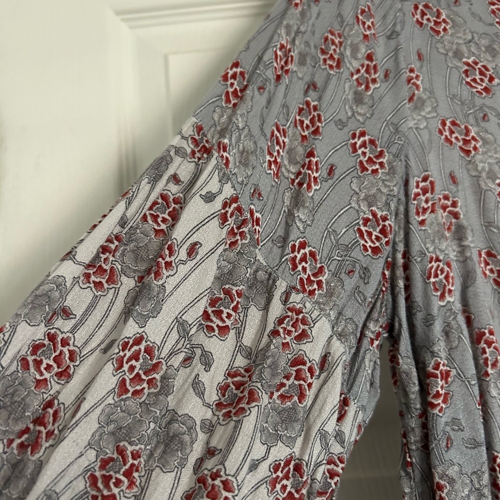 🌹Lucky Brand Gray Blouse with Puff Sleeves and Buttoned Style - Picture 3 of 9